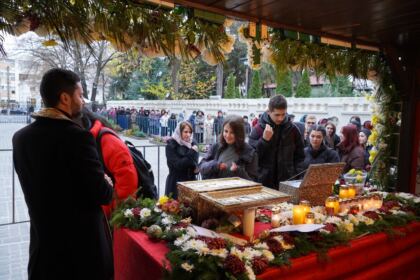 La Galaţi continuă în aceste zile pelerinajul la sfintele moaşte – fotografia 7