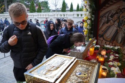 La Galaţi continuă în aceste zile pelerinajul la sfintele moaşte – fotografia 8