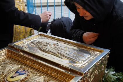 La Galaţi continuă în aceste zile pelerinajul la sfintele moaşte – fotografia 13