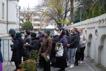La Galaţi continuă în aceste zile pelerinajul la sfintele moaşte – fotografia 20