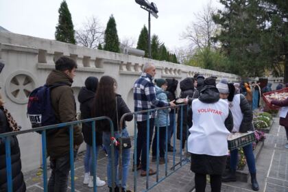 La Galaţi continuă în aceste zile pelerinajul la sfintele moaşte – fotografia 22