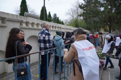 La Galaţi continuă în aceste zile pelerinajul la sfintele moaşte – fotografia 23