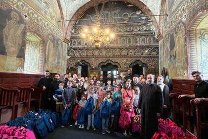 Rechizite școlare din partea Bisericii pentru 200 de copii din Protopopiatul Nicorești – fotografia 8