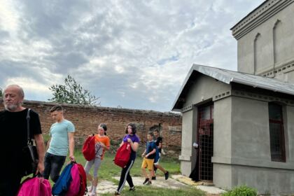 Rechizite școlare din partea Bisericii pentru 200 de copii din Protopopiatul Nicorești – fotografia 12