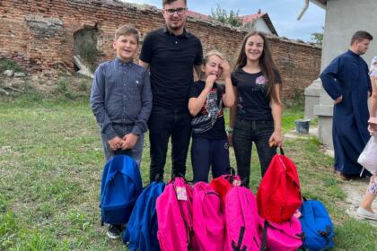Rechizite școlare din partea Bisericii pentru 200 de copii din Protopopiatul Nicorești – fotografia 13