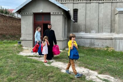 Rechizite școlare din partea Bisericii pentru 200 de copii din Protopopiatul Nicorești – fotografia 14