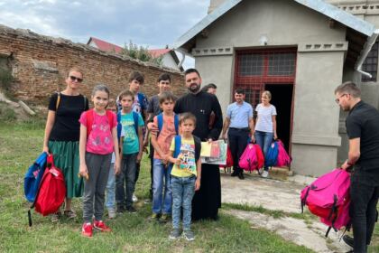 Rechizite școlare din partea Bisericii pentru 200 de copii din Protopopiatul Nicorești – fotografia 17