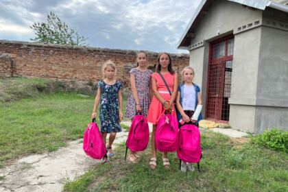 Rechizite școlare din partea Bisericii pentru 200 de copii din Protopopiatul Nicorești – fotografia 19