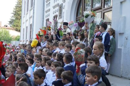 Seminarul Teologic „Sfântul Andrei“ din Galaţi şi-a deschis porţile pentru un nou an şcolar – fotografia 46
