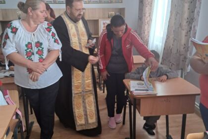 Școala și elevii din localitatea Căuiești au fost binecuvântați pentru un nou început de an școlar – fotografia 7