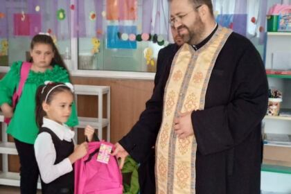 Școala și elevii din localitatea Căuiești au fost binecuvântați pentru un nou început de an școlar – fotografia 10