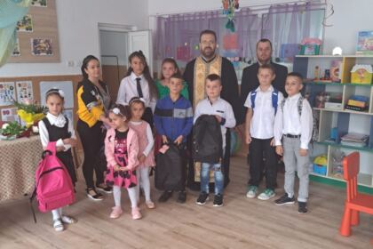 Școala și elevii din localitatea Căuiești au fost binecuvântați pentru un nou început de an școlar – fotografia 12