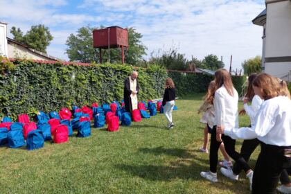 Daruri pentru elevii din localitatea Barcea – fotografia 3