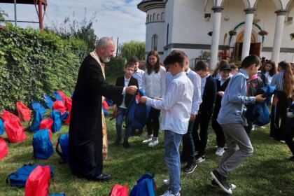 Daruri pentru elevii din localitatea Barcea – fotografia 5