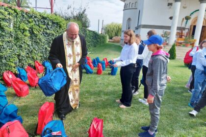 Daruri pentru elevii din localitatea Barcea – fotografia 6