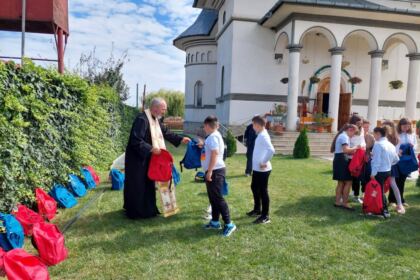 Daruri pentru elevii din localitatea Barcea – fotografia 7