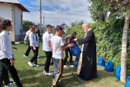 Daruri pentru elevii din localitatea Barcea – fotografia 8