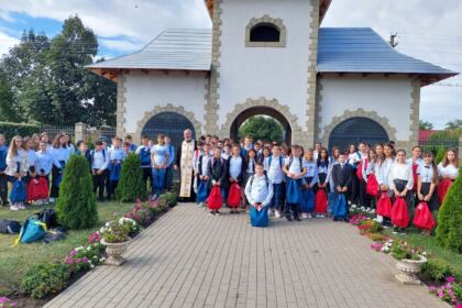 Daruri pentru elevii din localitatea Barcea – fotografia 11