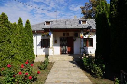 310 ghiozdane au fost oferite copiilor din parohiile Protopopiatului Însurăţei – fotografia 1