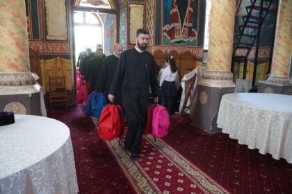310 ghiozdane au fost oferite copiilor din parohiile Protopopiatului Însurăţei – fotografia 20