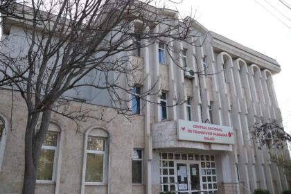 O nouă acţiune de donare de sânge a elevilor seminarişti şi preoţilor gălăţeni – fotografia 1