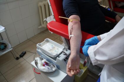 O nouă acţiune de donare de sânge a elevilor seminarişti şi preoţilor gălăţeni – fotografia 18