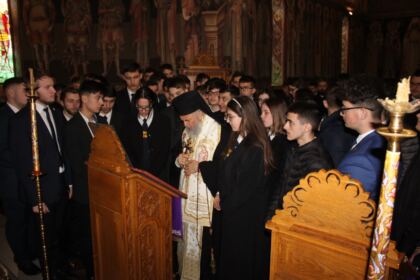 Întrunire cu elevii seminarişti gălăţeni pentru apostolat şi voluntariat – fotografia 8