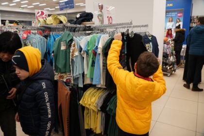 Programul social-filantropic „Ne înnoim de Sfintele Paşti“ a continuat în municipiul Galaţi – fotografia 3