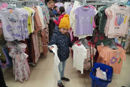 Programul social-filantropic „Ne înnoim de Sfintele Paşti“ a continuat în municipiul Galaţi – fotografia 11
