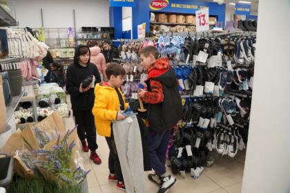Programul social-filantropic „Ne înnoim de Sfintele Paşti“ a continuat în municipiul Galaţi – fotografia 12