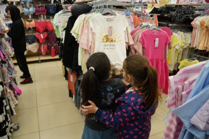 Programul social-filantropic „Ne înnoim de Sfintele Paşti“ a continuat în municipiul Galaţi – fotografia 17