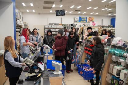 Programul social-filantropic „Ne înnoim de Sfintele Paşti“ a continuat în municipiul Galaţi – fotografia 21