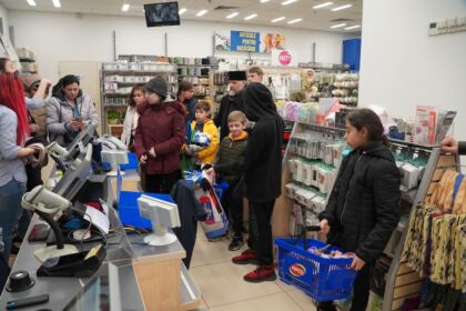 Programul social-filantropic „Ne înnoim de Sfintele Paşti“ a continuat în municipiul Galaţi – fotografia 22