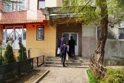 Programul eparhial „Ne înnoim de Sfintele Paşti“ a fost implementat cu succes şi în Protopopiatul Tecuci – fotografia 41