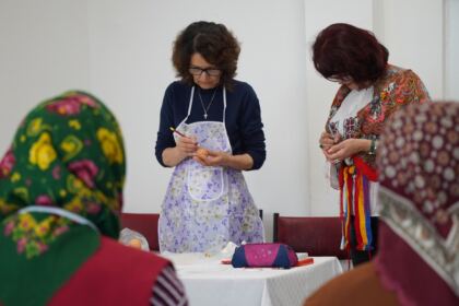 Dialog şi comuniune între vârstnici şi studenţi teologi, la Galaţi – fotografia 28