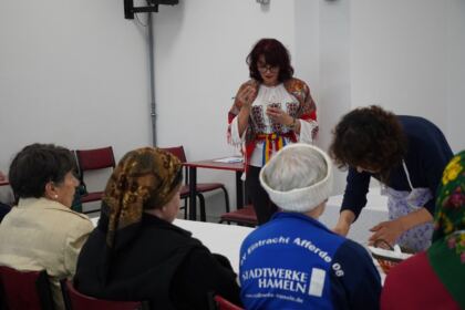 Dialog şi comuniune între vârstnici şi studenţi teologi, la Galaţi – fotografia 32