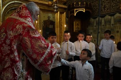 Liturghie şi filantropie la Catedrala Arhiepiscopală din Galaţi – fotografia 24