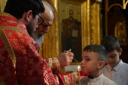 Liturghie şi filantropie la Catedrala Arhiepiscopală din Galaţi – fotografia 26