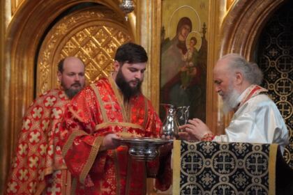 Liturghie şi filantropie la Catedrala Arhiepiscopală din Galaţi – fotografia 38