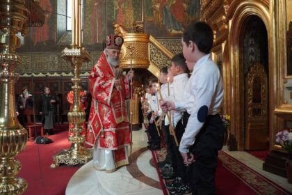 Liturghie şi filantropie la Catedrala Arhiepiscopală din Galaţi – fotografia 52