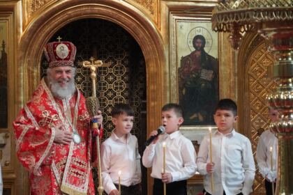 Liturghie şi filantropie la Catedrala Arhiepiscopală din Galaţi – fotografia 54