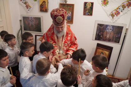 Liturghie şi filantropie la Catedrala Arhiepiscopală din Galaţi – fotografia 62