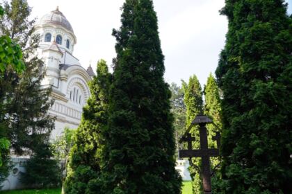 40 de elevi seminarişti au vizitat Centrul Eparhial din Galaţi – fotografia 2