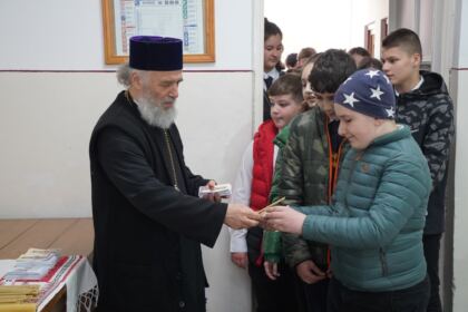 40 de elevi seminarişti au vizitat Centrul Eparhial din Galaţi – fotografia 10