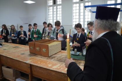 40 de elevi seminarişti au vizitat Centrul Eparhial din Galaţi – fotografia 19