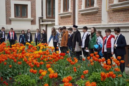 40 de elevi seminarişti au vizitat Centrul Eparhial din Galaţi – fotografia 32