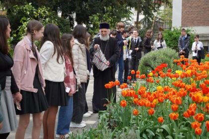 40 de elevi seminarişti au vizitat Centrul Eparhial din Galaţi – fotografia 36