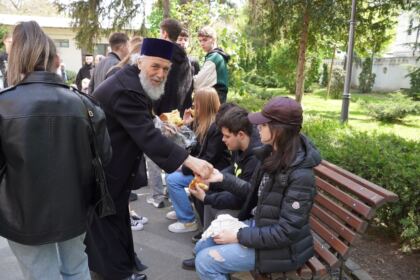 Grupuri de elevi şi studenţi au vizitat Centrul Eparhial – fotografia 15