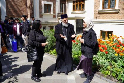 Grupuri de elevi şi studenţi au vizitat Centrul Eparhial – fotografia 16