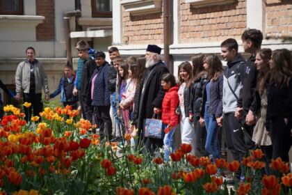 Grupuri de elevi şi studenţi au vizitat Centrul Eparhial – fotografia 21